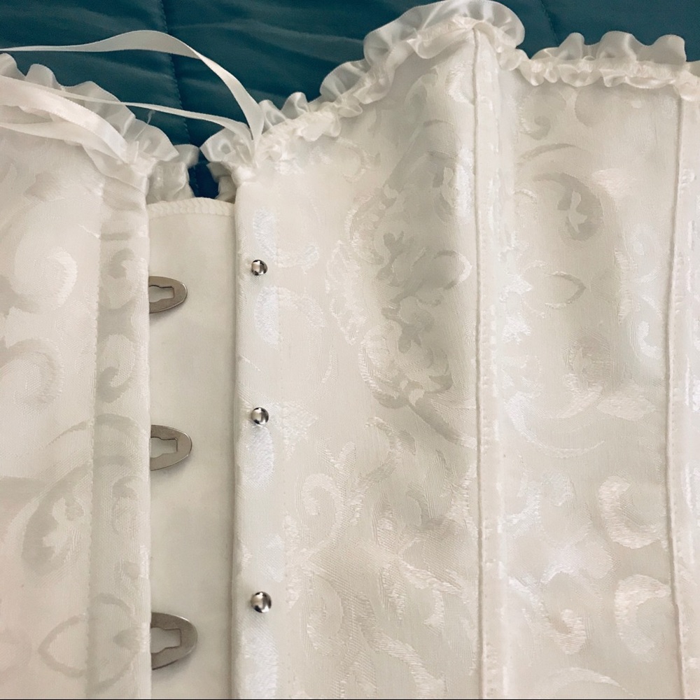 White Corset - Picture 3 of 5